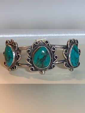 Vintage Native American Sterling Silver Turquoise 3-Stone Cuff